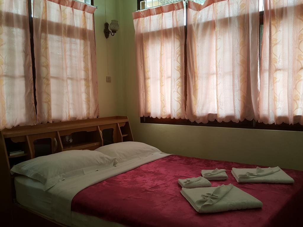 Emmanuel Guesthouse Prachuap Khiri Khan Exteriör bild