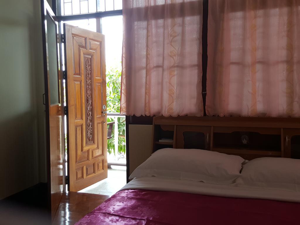 Emmanuel Guesthouse Prachuap Khiri Khan Exteriör bild