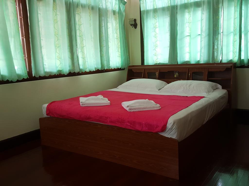 Emmanuel Guesthouse Prachuap Khiri Khan Exteriör bild