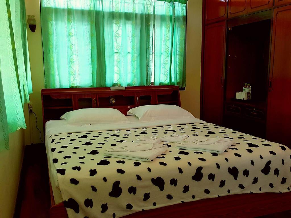 Emmanuel Guesthouse Prachuap Khiri Khan Exteriör bild
